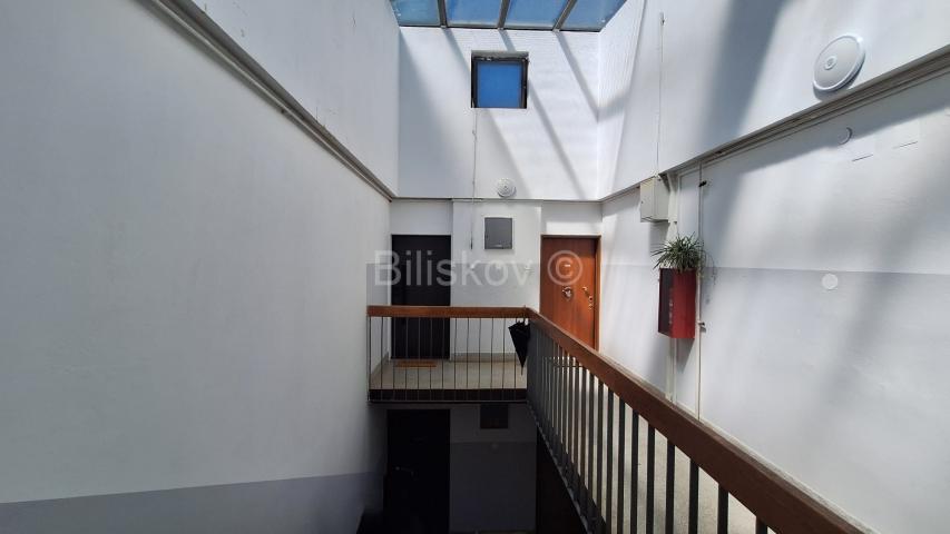 Prodaja, Sesvete, trosoban stan 75m2, na trećem katu zgrade
