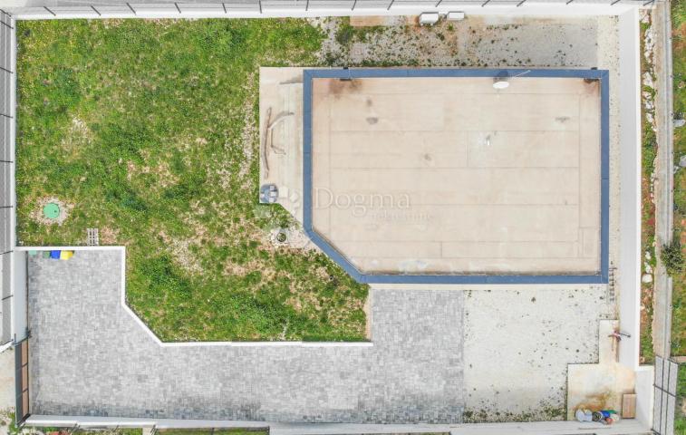 Rovinj okolica, moderna luksuzna prizemnica s 3 spavaće sobe