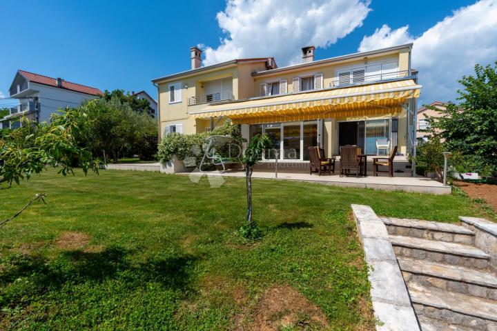 SRDOČI-EXLUSIVNO SAMOSTOJEĆA KUĆA SA TRI ODVOJENA STANA!!
