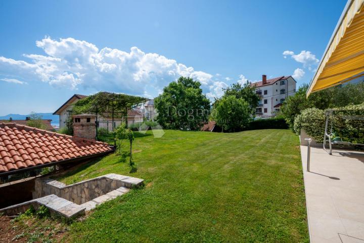 SRDOČI-EXLUSIVNO SAMOSTOJEĆA KUĆA SA TRI ODVOJENA STANA!!