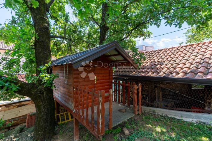 SRDOČI-EXLUSIVNO SAMOSTOJEĆA KUĆA SA TRI ODVOJENA STANA!!