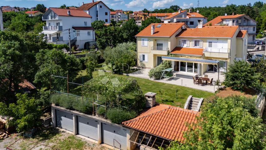 SRDOČI-EXLUSIVNO SAMOSTOJEĆA KUĆA SA TRI ODVOJENA STANA!!
