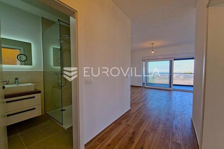 Vir, trosoban apartman na 1. katu, pogled na more