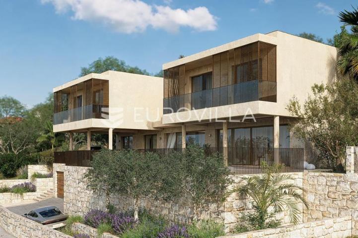 Trogir, Čiovo, moderna vila s bazenom u blizini mora