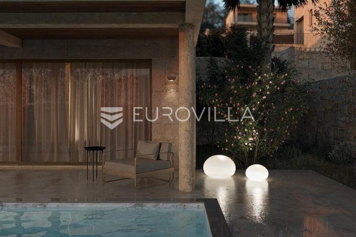 Trogir, Čiovo, moderna vila s bazenom u blizini mora