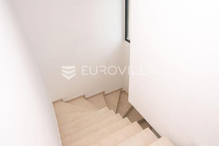 Krk, grad Krk, penthouse od 141,13 m² u luksuznoj novogradnji