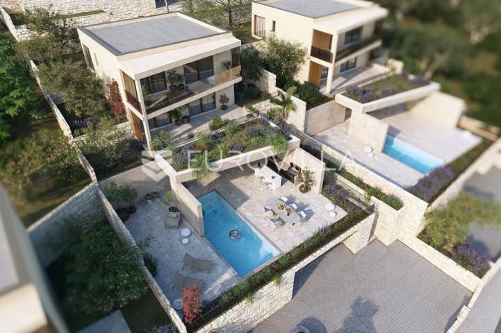 Trogir, Čiovo, vila s bazenom na odličnoj lokaciji