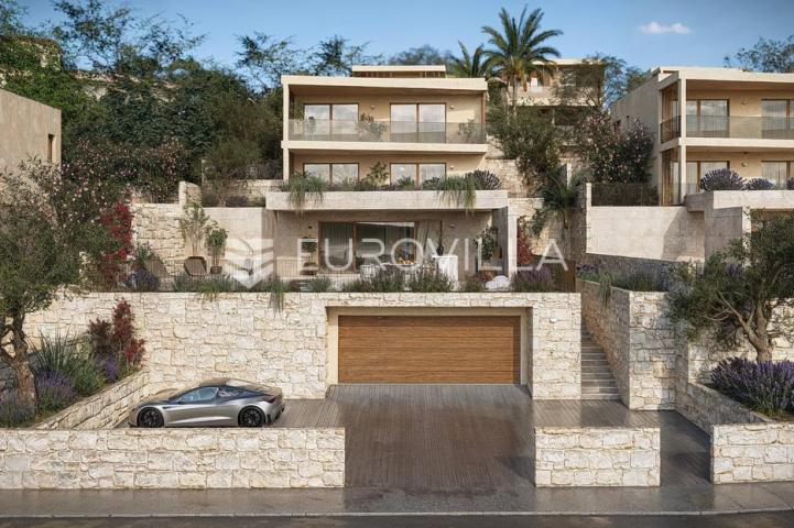 Trogir, Čiovo, vila s bazenom na odličnoj lokaciji