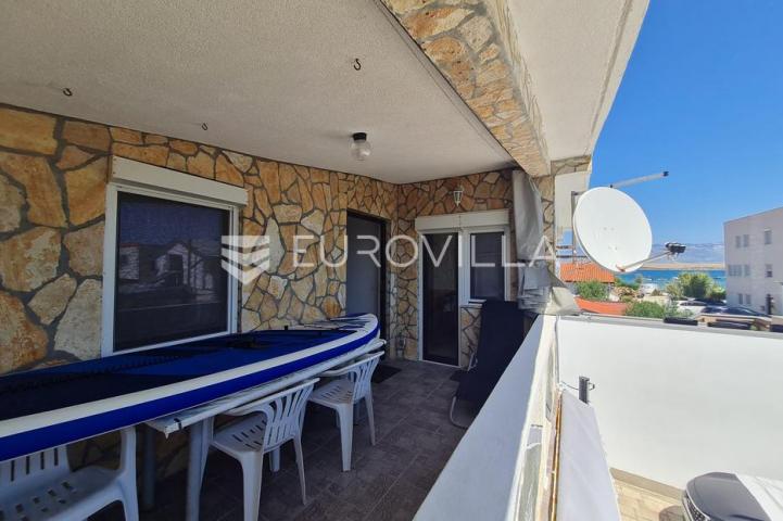 Vir, nekretnina na izvrsnoj lokaciji, 40 m od mora, s dva odvojena apartmana