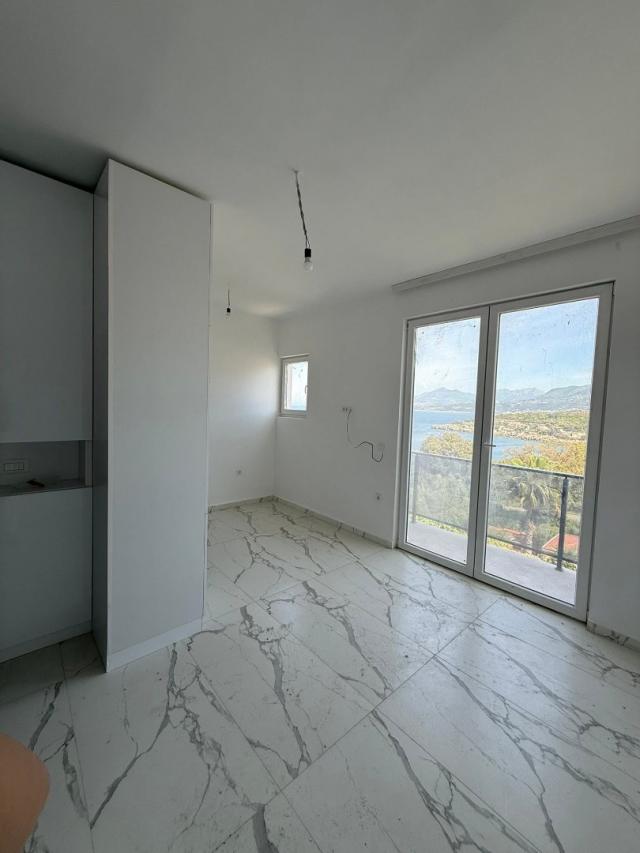 Studio in Uteha, with sea view, just 200 meters from the beach. 