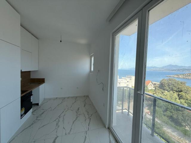 Studio in Uteha, with sea view, just 200 meters from the beach. 