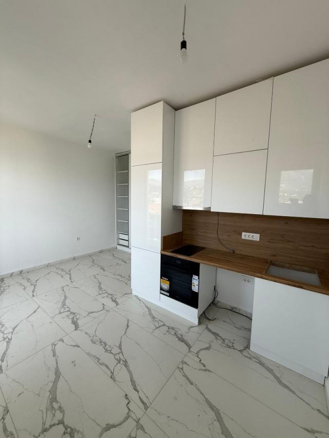 Studio in Uteha, with sea view, just 200 meters from the beach. 