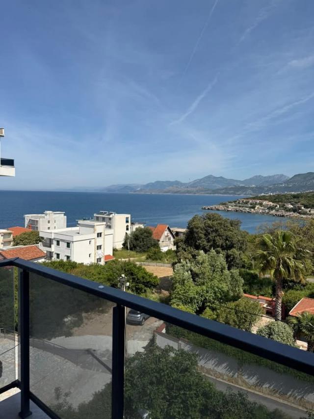 Studio in Uteha, with sea view, just 200 meters from the beach. 