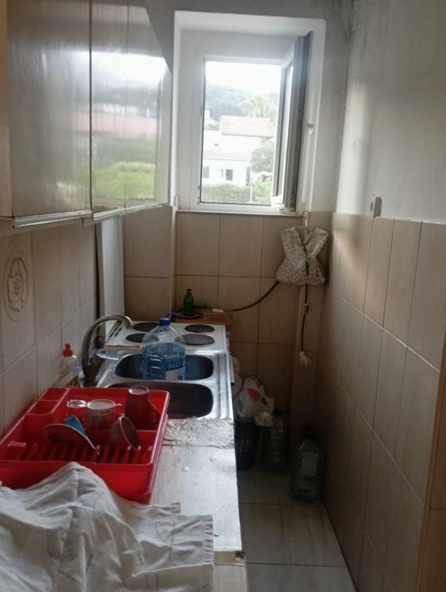 Prodajem dvoiposoban stan od 70m2 Herceg Novi Bijela 50m od obale