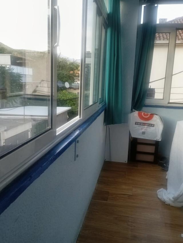 Prodajem dvoiposoban stan od 70m2 Herceg Novi Bijela 50m od obale