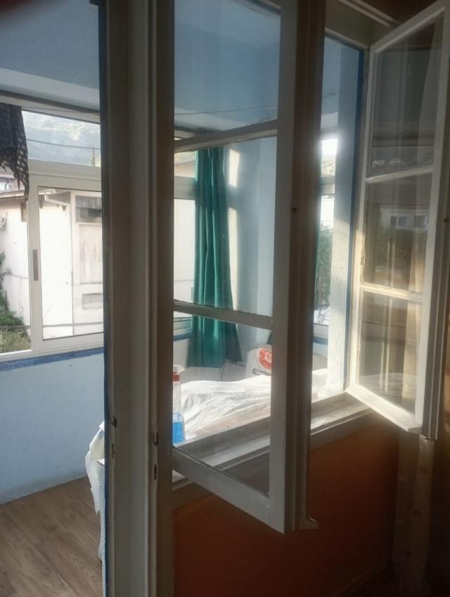 Prodajem dvoiposoban stan od 70m2 Herceg Novi Bijela 50m od obale