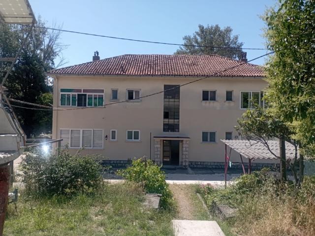 Prodajem dvoiposoban stan od 70m2 Herceg Novi Bijela 50m od obale
