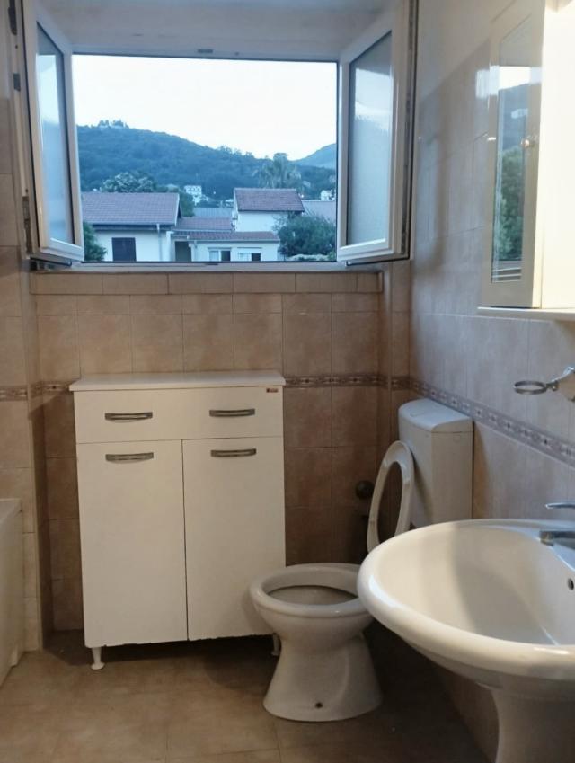 Prodajem dvoiposoban stan od 70m2 Herceg Novi Bijela 50m od obale