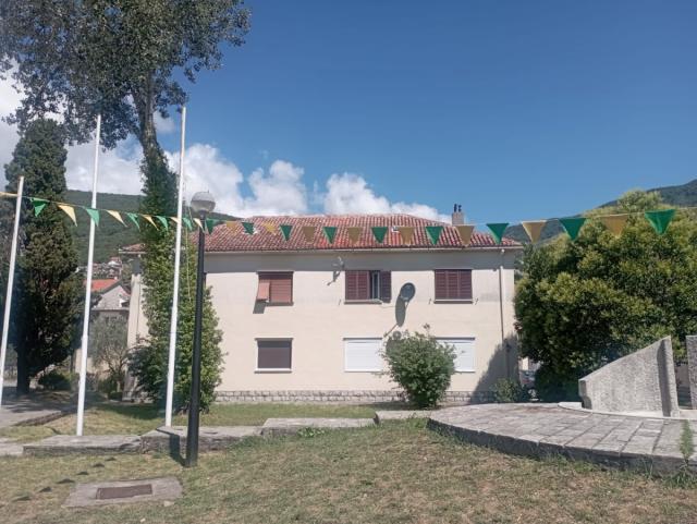Prodajem dvoiposoban stan od 70m2 Herceg Novi Bijela 50m od obale