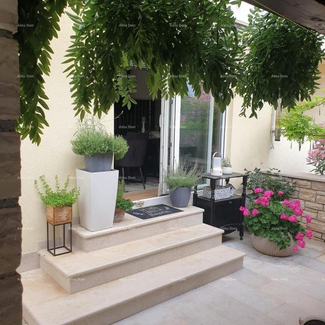 Wohnung 90m2 Wohnung zu verkaufen, mit Taverne und Garten, Novigrad