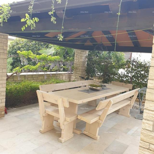 Wohnung 90m2 Wohnung zu verkaufen, mit Taverne und Garten, Novigrad