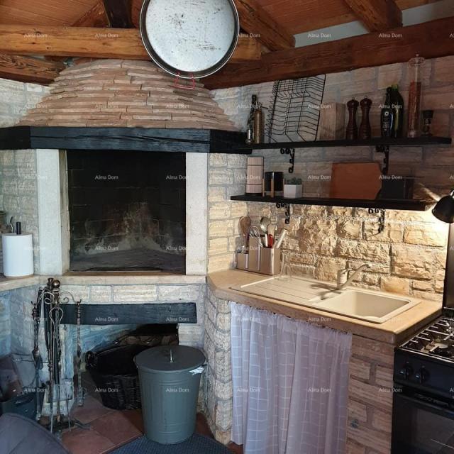 Wohnung 90m2 Wohnung zu verkaufen, mit Taverne und Garten, Novigrad