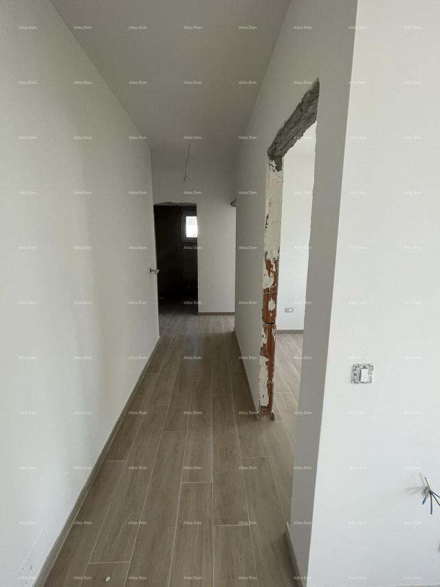 Kuća Prodaje se kuća sa tri stana, u Medulinu