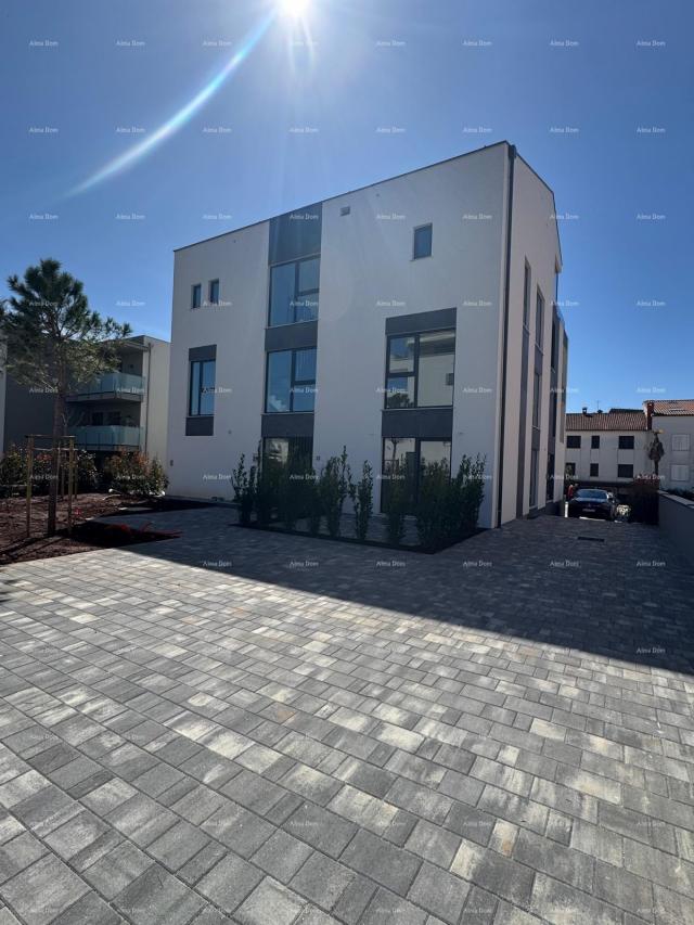 Apartment APARTMENT FOR SALE IN ROVINJ. WITH SEA VIEW.