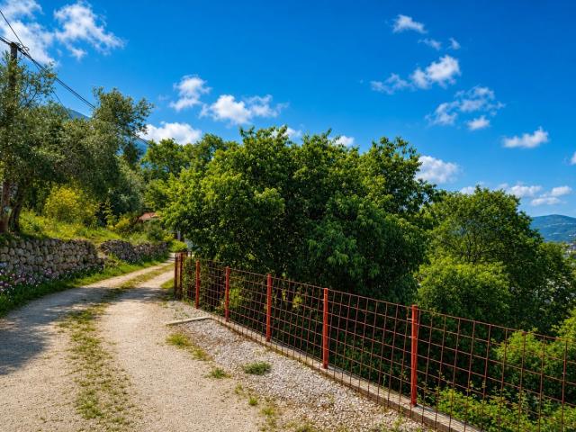 Urbanizovano zemljiste 1300m² sa pogledom na more – Kavač, Kotor