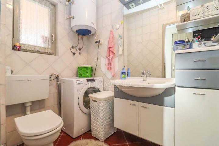PRILIKA!  Kuća sa tri stana 300m od mora, blizu Medulina! 