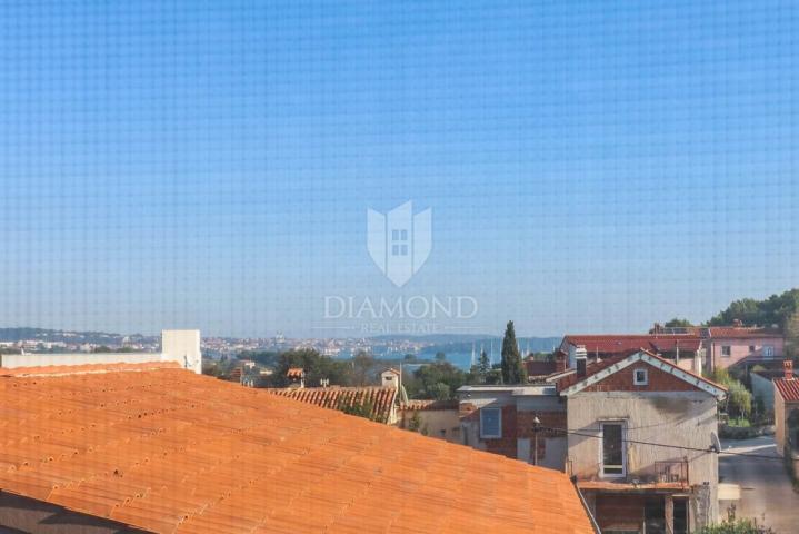 PRILIKA!  Kuća sa tri stana 300m od mora, blizu Medulina! 