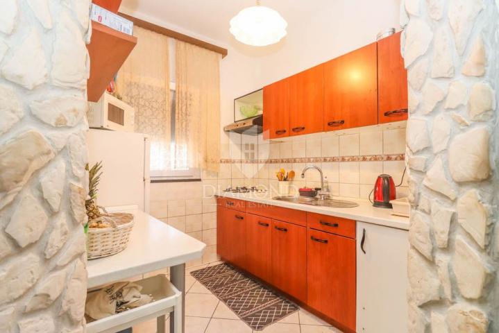 PRILIKA!  Kuća sa tri stana 300m od mora, blizu Medulina! 