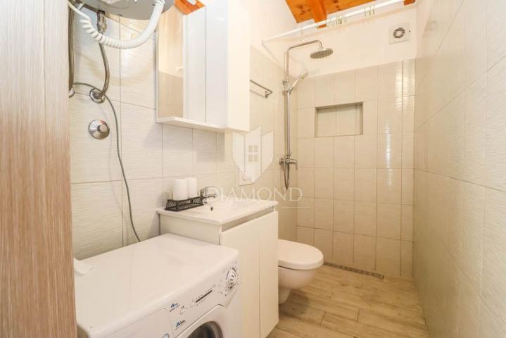 PRILIKA!  Kuća sa tri stana 300m od mora, blizu Medulina! 