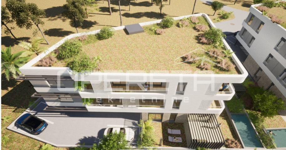 Istra, Umag – stan 120 m², 2 spavaće, terase, bazen, 500 m od mora