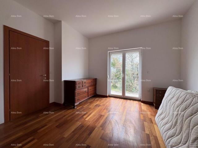 Stan UMAG, stan  sa velikom okućnicom od 1300 m2. Nekretnina ima uporabnu dozvolu. 