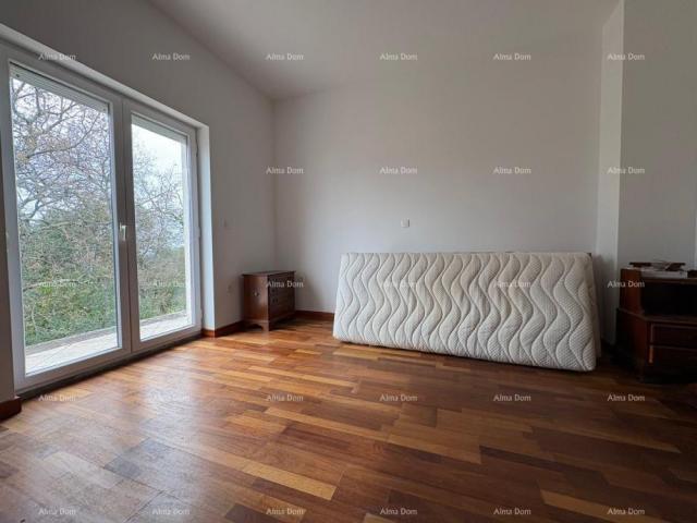 Stan UMAG, stan  sa velikom okućnicom od 1300 m2. Nekretnina ima uporabnu dozvolu. 