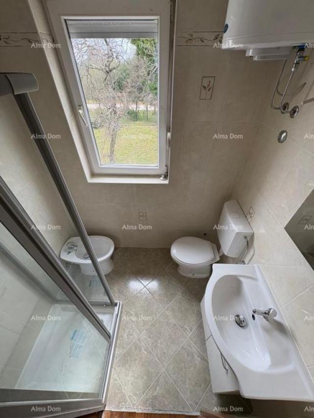 Stan UMAG, stan  sa velikom okućnicom od 1300 m2. Nekretnina ima uporabnu dozvolu. 