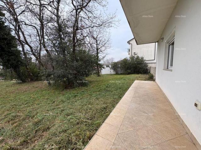 Stan UMAG, stan  sa velikom okućnicom od 1300 m2. Nekretnina ima uporabnu dozvolu. 