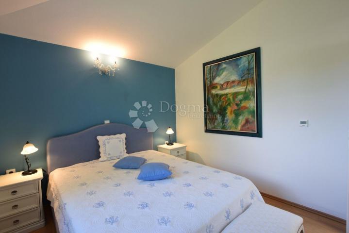 Poreč okolica - šarmantna vila s 3 spavaće sobe i bazenom