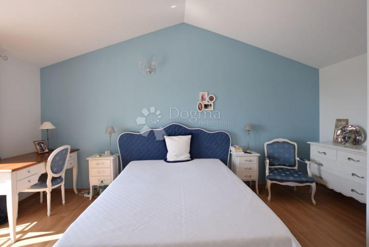 Poreč okolica - šarmantna vila s 3 spavaće sobe i bazenom