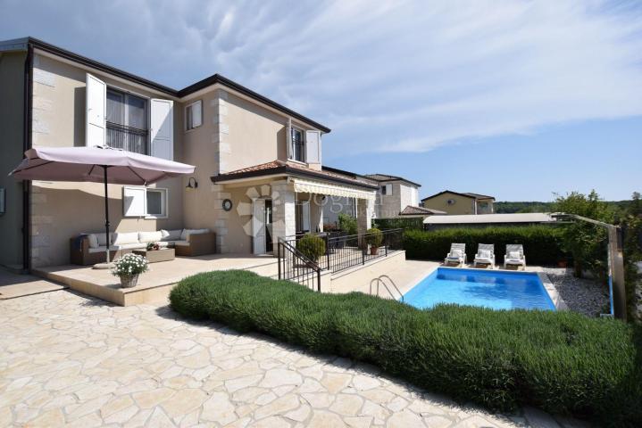 Poreč okolica - šarmantna vila s 3 spavaće sobe i bazenom