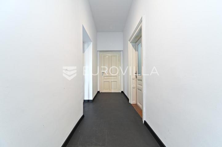 Osijek, Centar grada, iznajmljuje se poslovni prostor u secescijskoj zgradi, 200 m²