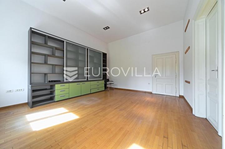 Osijek, Centar grada, iznajmljuje se poslovni prostor u secescijskoj zgradi, 200 m²