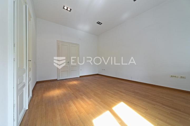 Osijek, Centar grada, iznajmljuje se poslovni prostor u secescijskoj zgradi, 200 m²