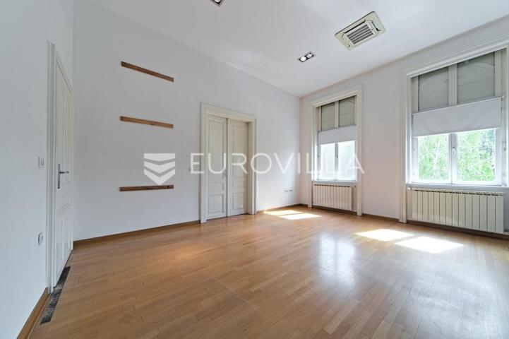 Osijek, Centar grada, iznajmljuje se poslovni prostor u secescijskoj zgradi, 200 m²