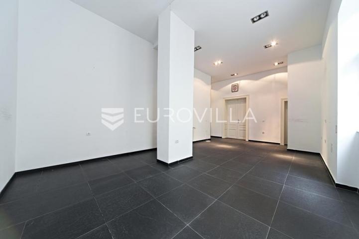 Osijek, Centar grada, iznajmljuje se poslovni prostor u secescijskoj zgradi, 200 m²