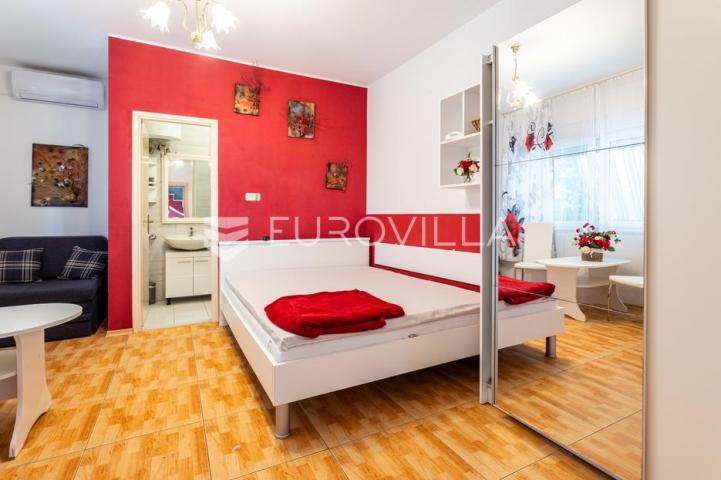 Jesenice, Omiška rivijera samostojeća kuća ukupne površine 426 m²