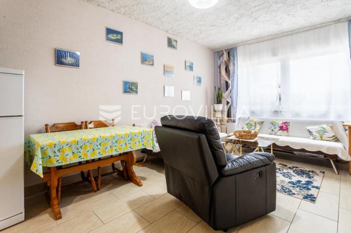 Jesenice, Omiška rivijera samostojeća kuća ukupne površine 426 m²