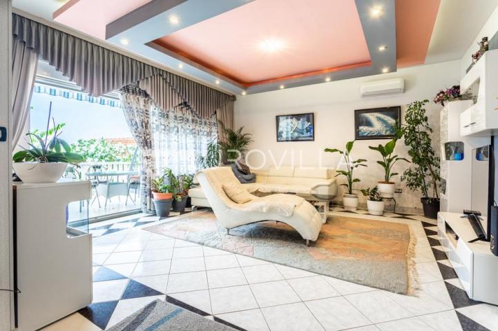 Jesenice, Omiška rivijera samostojeća kuća ukupne površine 426 m²