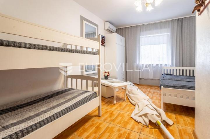 Jesenice, Omiška rivijera samostojeća kuća ukupne površine 426 m²